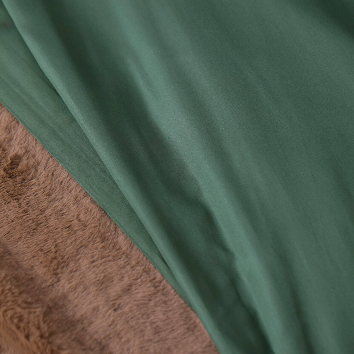 Completo Letto Marais Uva in Cotone Raso 600 TC 300 - Finissaggio silk - 2 Piazze