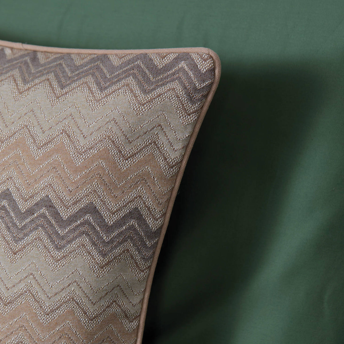 Completo Letto Marais Ocra in Cotone Raso 600 TC 300 - Finissaggio silk - 2 Piazze